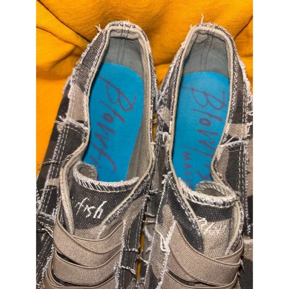 Blowfish Malibu Slip On Sneakers Camouflage Distressed Canvas Women's Size 10 - Picture 2 of 7